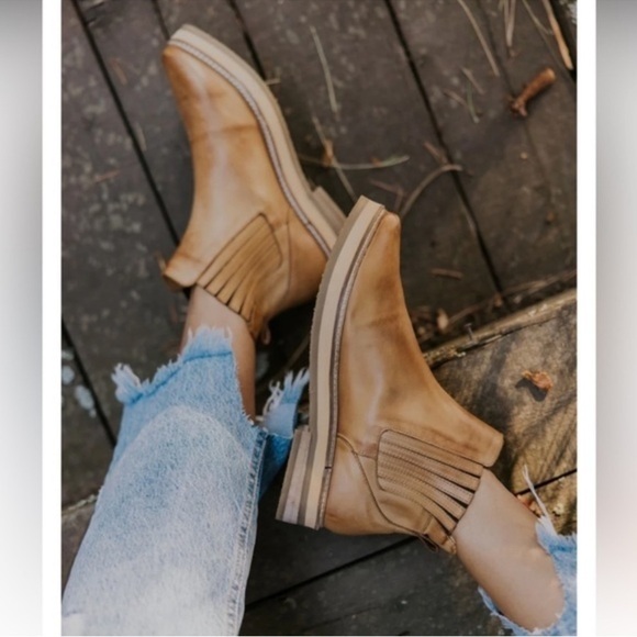 NWOT ROOLEE Leather Prince Booties - Picture 9 of 16